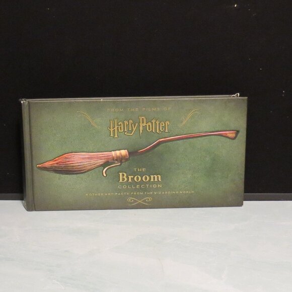 Harry Potter: The Broom Collection: & Other Artifacts from the Wizarding World - Picture 1 of 4